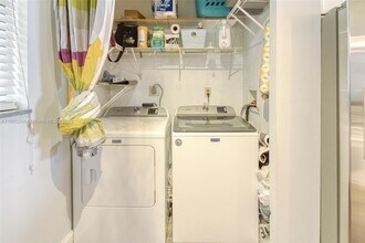 115 Lake Emerald Dr, Unit 306 in Oakland Park, FL - Building Photo - Building Photo