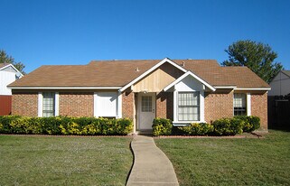 2406 High Hollow Dr in Garland, TX - Building Photo