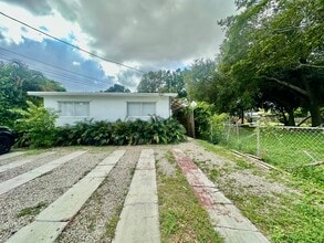 60 NW 42nd St, Unit 60 NW 42 St in Miami, FL - Building Photo - Building Photo