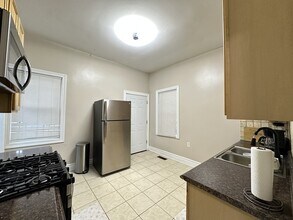 716 N Elizabeth St, Unit J00P in Chicago, IL - Building Photo - Building Photo