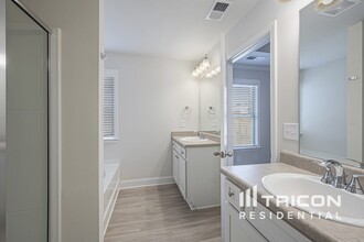 511 Slyfox Ln in Holly Springs, GA - Foto de edificio - Building Photo