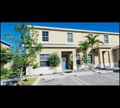 557 NE 5th Pl in Florida City, FL - Building Photo - Building Photo