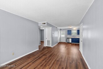 107 Ravenwood Dr in Jacksonville, NC - Building Photo - Building Photo