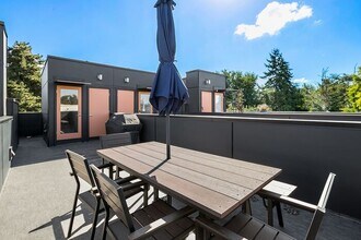 9710 Ashworth Ave N in Seattle, WA - Building Photo - Building Photo