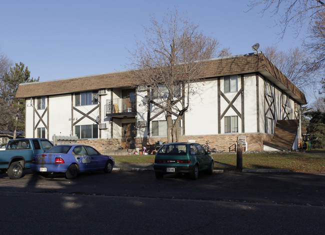 1505 Ward Ave in Hudson, WI - Foto de edificio - Building Photo