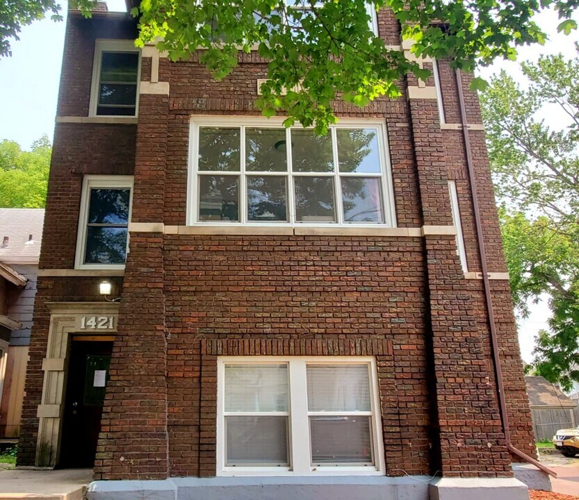 1421 N Main St in Davenport, IA - Building Photo