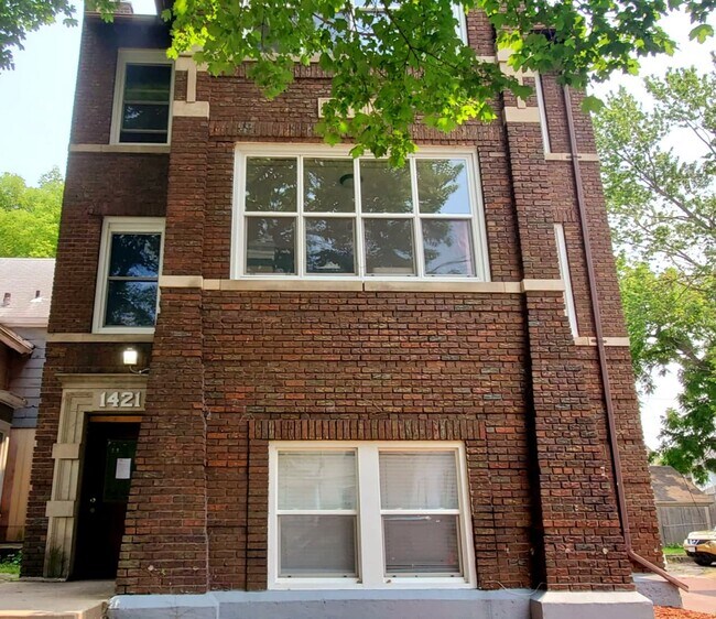 property at 1421 N Main St