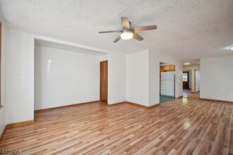 211 Ampere Pkwy in Bloomfield, NJ - Building Photo - Building Photo