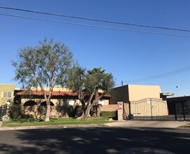 Casa de Mesa Apartments in Anaheim, CA - Building Photo - Building Photo