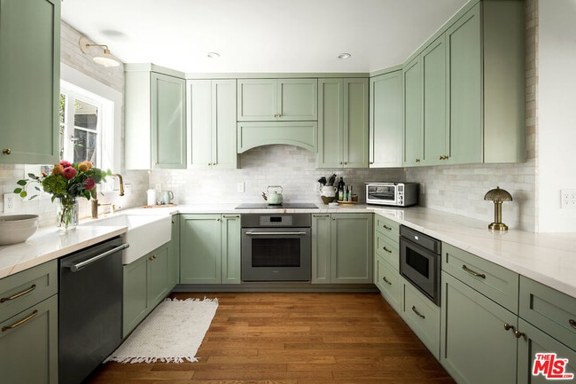 property at 3948 Glenalbyn Dr