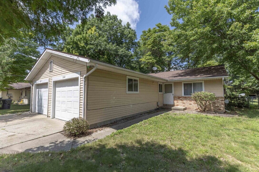 3321 Henry St in Midland, MI - Building Photo
