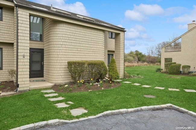 52 Fairway Pl-Unit -7 in Montauk, NY - Foto de edificio - Building Photo