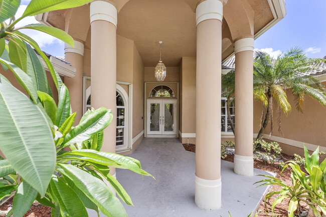 property at 4868 Kensington Cir
