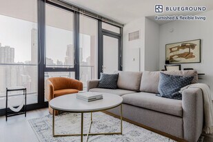 637 N Wells St in Chicago, IL - Building Photo