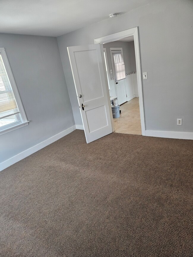 61 Fiske St, Unit 61 fiske Street in Southbridge, MA - Building Photo - Building Photo