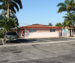 Golden Palm Apartments in Fort Lauderdale, FL - Building Photo - Building Photo