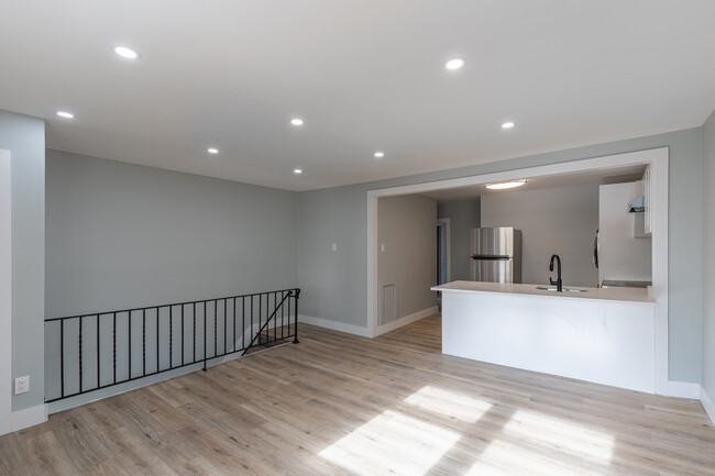 Cornell Manor Apartments in Stratford, NJ - Building Photo - Interior Photo