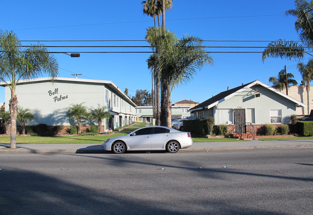 9301 Artesia Blvd in Bellflower, CA - Building Photo