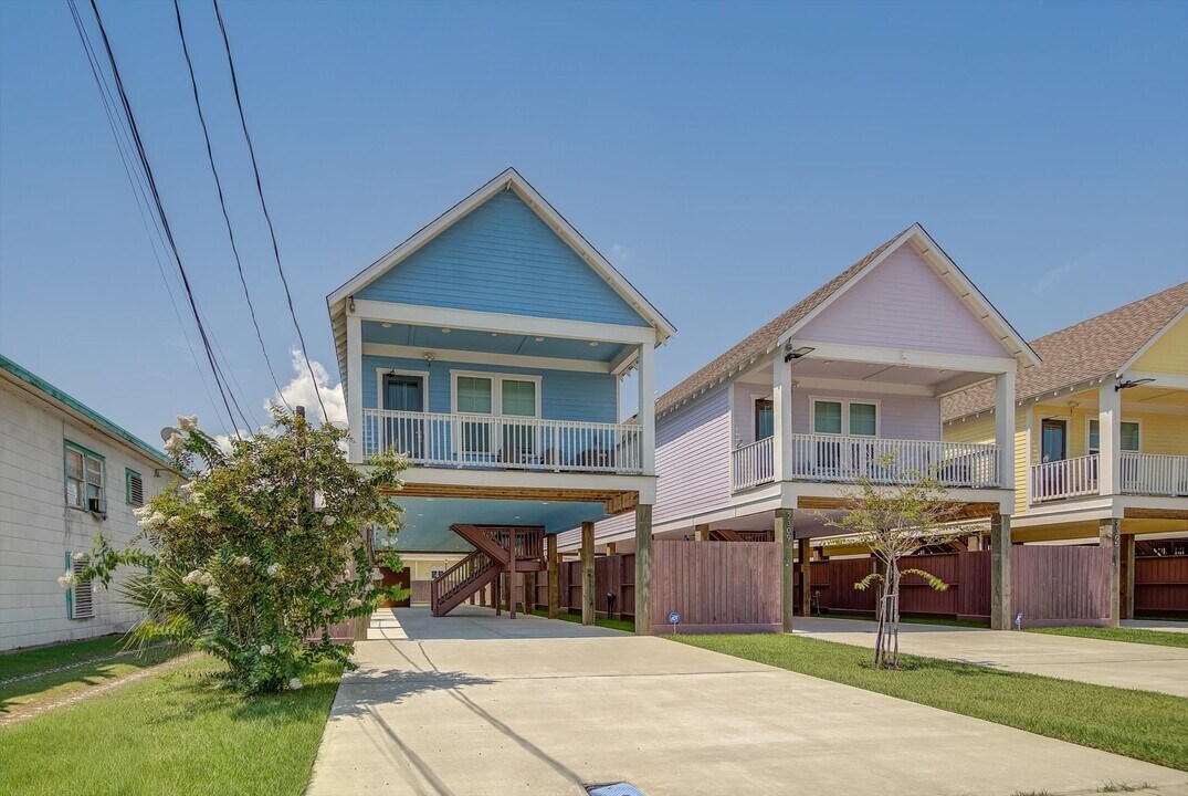 2311 67th St in Galveston, TX - Building Photo