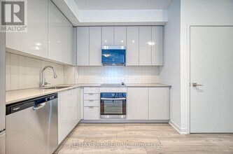 498 Caldari Rd in Vaughan, ON - Building Photo - Building Photo