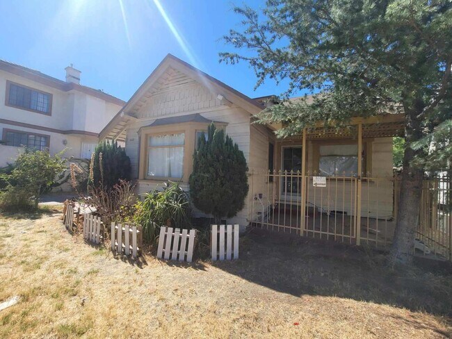 660 W Wilson Ave in Glendale, CA - Building Photo - Building Photo
