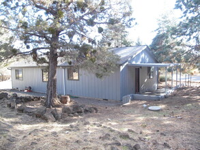 63565 Hunters Cir in Bend, OR - Foto de edificio - Building Photo