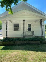 214 N Bowen St in Jackson, MI - Building Photo