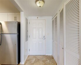 900 SW 8th St in Miami, FL - Building Photo - Building Photo