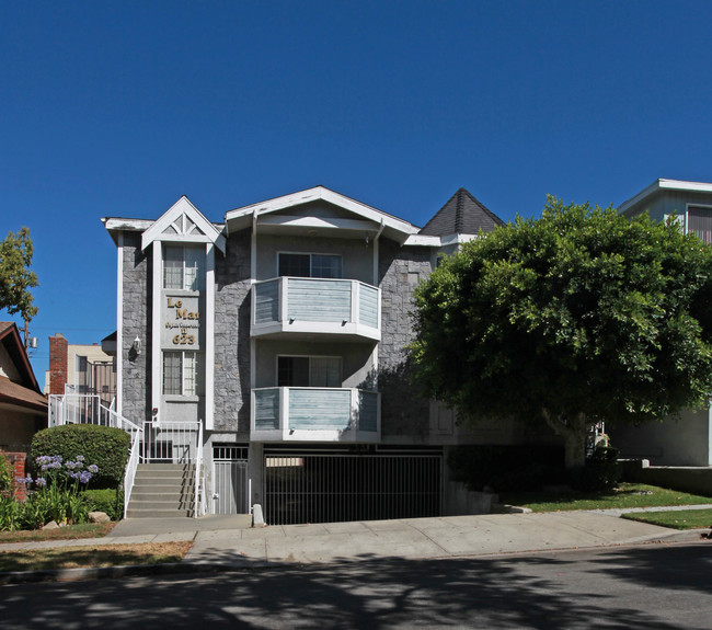 623 E Tujunga Ave in Burbank, CA - Building Photo - Building Photo