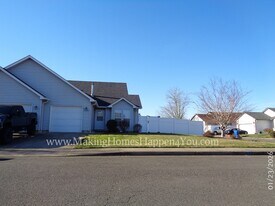 7475 Parkplace Dr NE in Keizer, OR - Building Photo