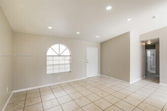 14484 SW 174th St in Miami, FL - Foto de edificio - Building Photo