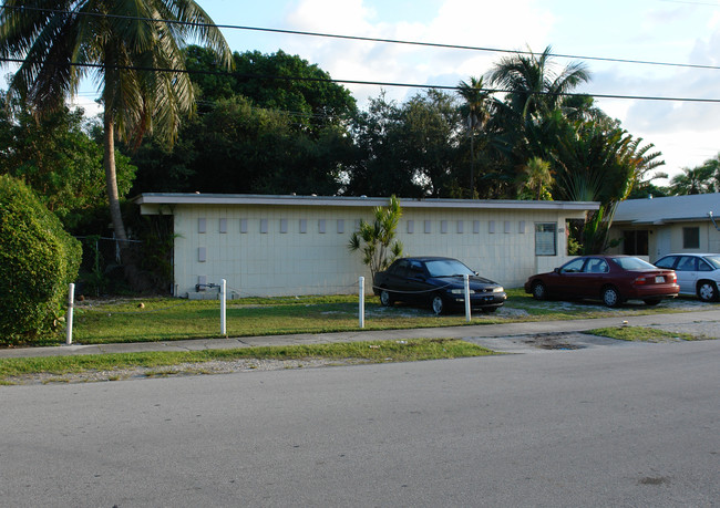 1511 NE 117th St in Miami, FL - Foto de edificio - Building Photo