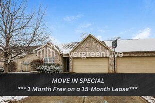 2004 Lisa Walk Dr in Indianapolis, IN - Building Photo