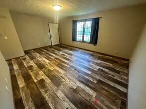 1303 W Taylor St in Bloomington, IL - Building Photo - Building Photo