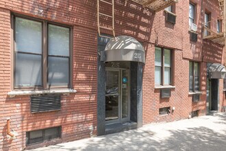 215 E 89th St in New York, NY - Building Photo - Building Photo