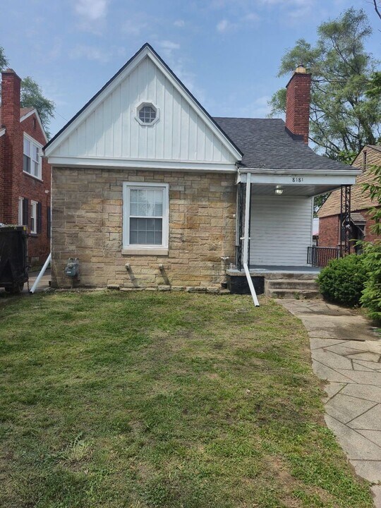 8181 House St in Detroit, MI - Building Photo