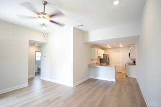 6910 Sea Turtle Cir in Navarre, FL - Building Photo - Building Photo