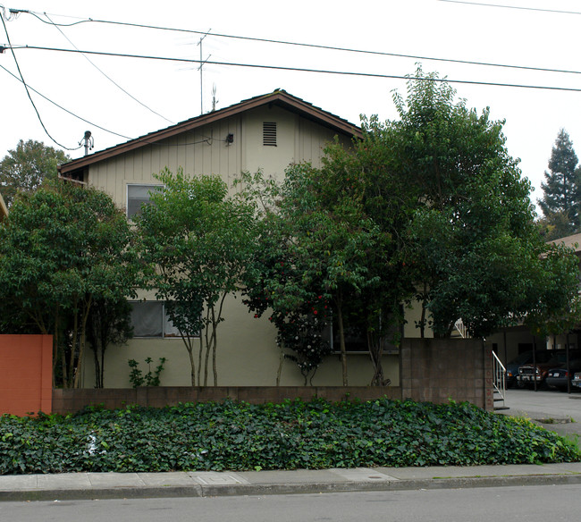 420 Klute St in Santa Rosa, CA - Building Photo - Building Photo