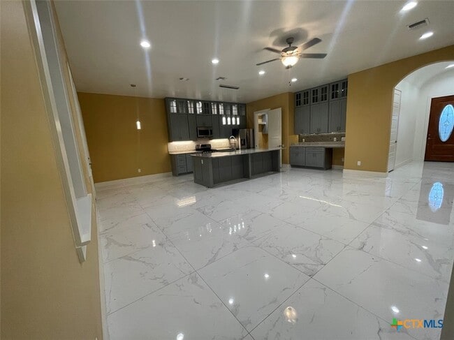 property at 615 Hummingbird Hill