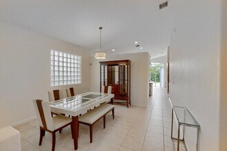 1225 E Magnolia Cir in Delray Beach, FL - Building Photo - Building Photo