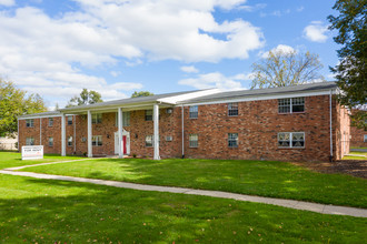 Washington Arms Apartments in Monroe, MI - Building Photo - Building Photo