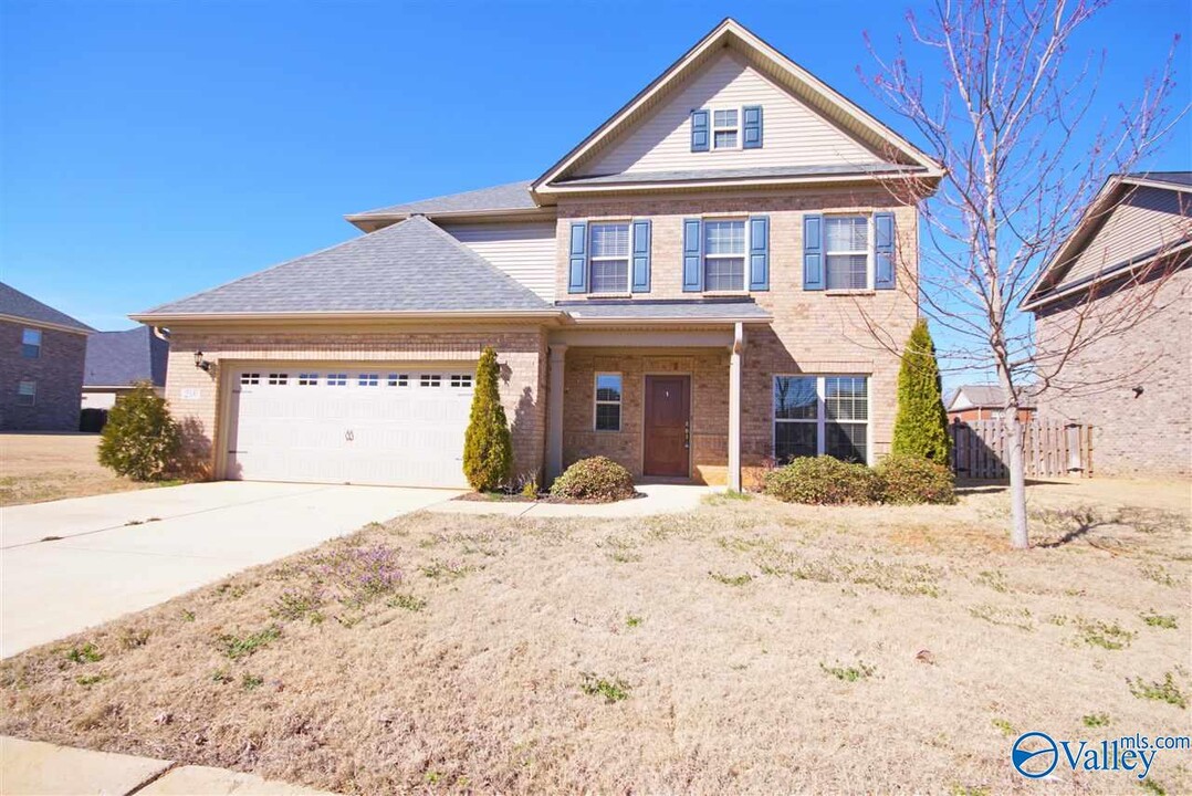 216 Skehan St SW in Huntsville, AL - Foto de edificio