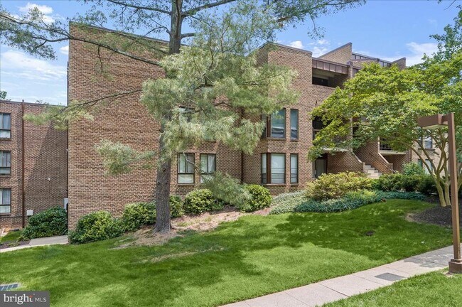 11248 Chestnut Grove Square in Reston, VA - Building Photo - Building Photo