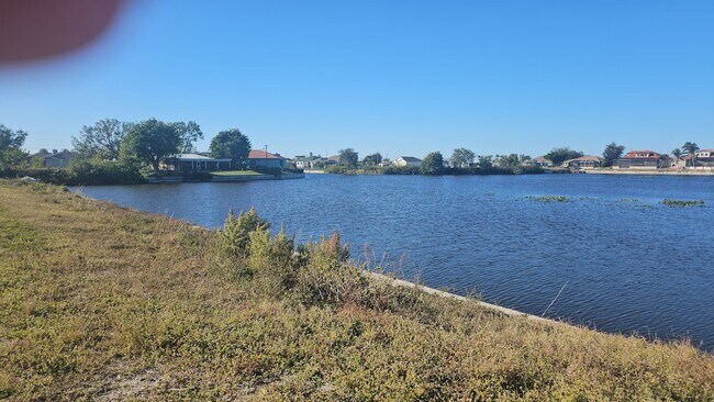1516 NW 8th Pl in Cape Coral, FL - Building Photo - Building Photo