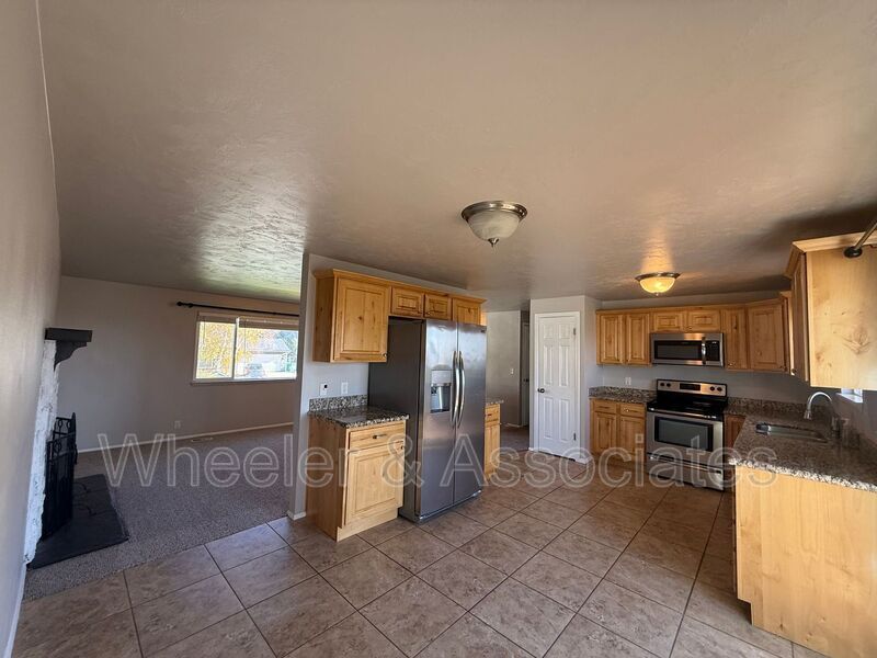 2587 N 1450 E in Layton, UT - Building Photo