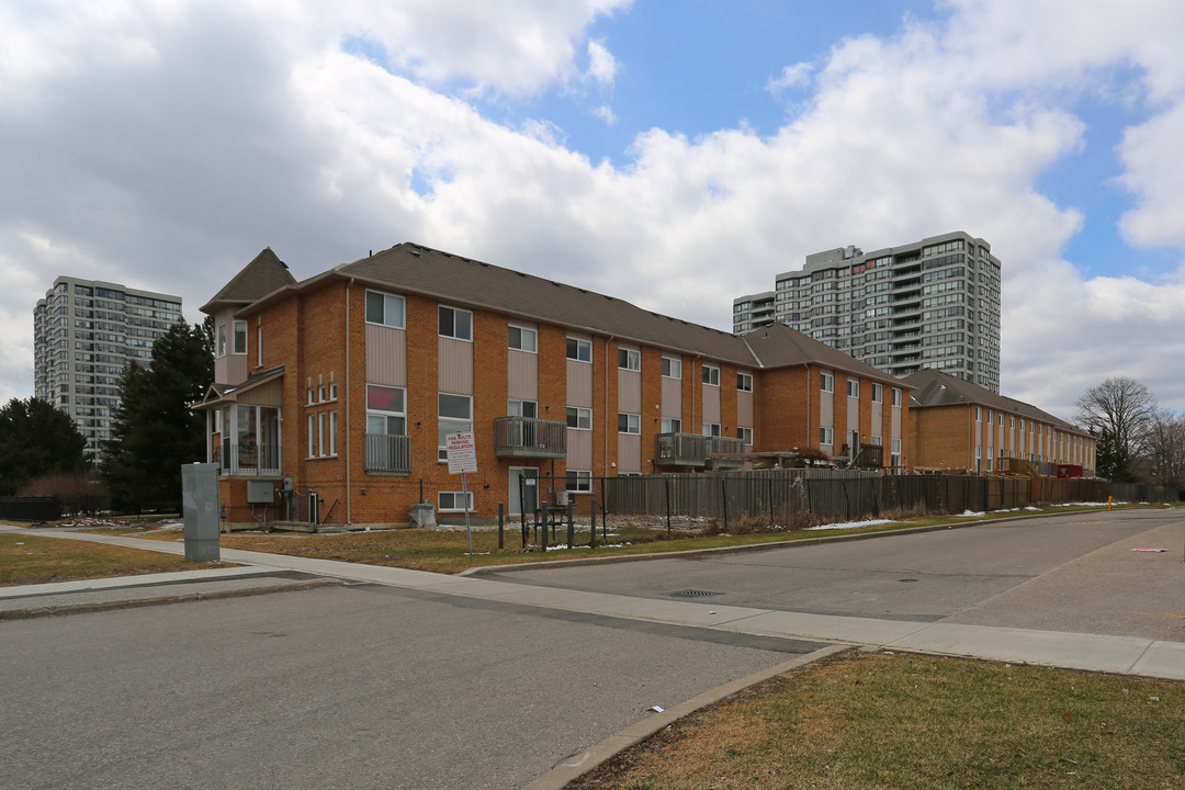 3358 Mccowan Rd in Toronto, ON - Building Photo