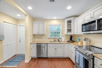 900 Jasmine Ln, Unit 203B in Vero Beach, FL - Building Photo - Building Photo