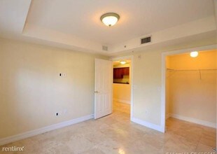 101 Sidonia Ave-Unit -Apt 201 in Coral Gables, FL - Building Photo - Building Photo