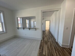 412 Bloomfield Ave, Unit 24 in Caldwell, NJ - Foto de edificio - Building Photo