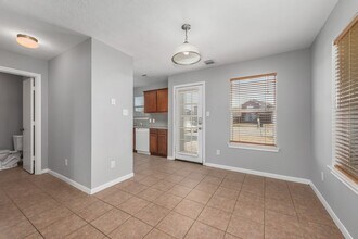 August 2026 Pre-Lease! Fantastic 4 Bed, 3 Bath Near Campus! in College Station, TX - Building Photo - Building Photo